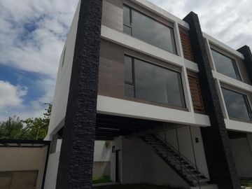 Venta LOFT 2 dormitorios, 2 parqueaderos **Tumbaco, YC