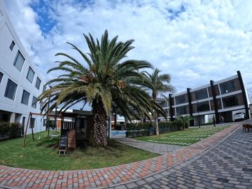 Venta LOFT 2 dormitorios, 2 parqueaderos **Tumbaco, YC