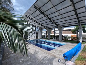 Venta LOFT 2 dormitorios, 2 parqueaderos **Tumbaco, YC