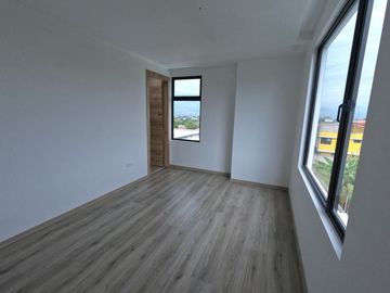 Venta LOFT 2 dormitorios, 2 parqueaderos **Tumbaco, YC