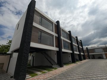 Venta LOFT 2 dormitorios, 2 parqueaderos **Tumbaco, YC