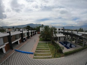 Venta LOFT 2 dormitorios, 2 parqueaderos **Tumbaco, YC