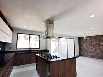 Casa en  venta en Lomas de Angelopolis  con 4 recamaras en Parque Nayarit