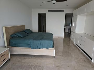 Departamento en  Puerto Cancun de 3 Recamaras
