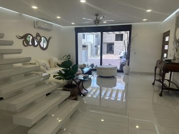 Casa en  venta en res. Via Cumbres Cancún, Coldwell Banker