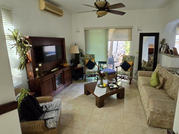 Casa 3 Recámaras en Venta, Privada Contoy, Cancún