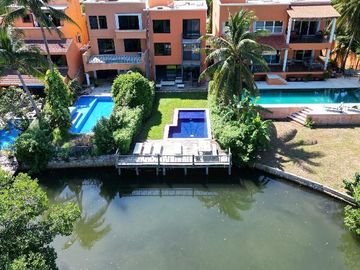 Casa frente a laguna Zona Hotelera en Cancún 4 recámaras