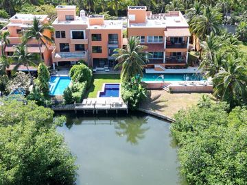 Casa frente a laguna Zona Hotelera en Cancún 4 recámaras
