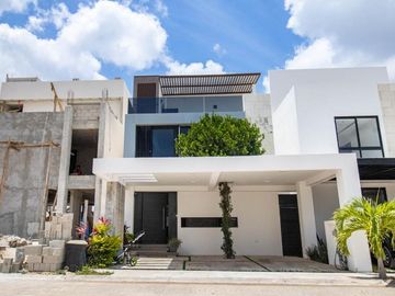 Casa en Venta Residencial Aqua en Cancún, 4 recámaras