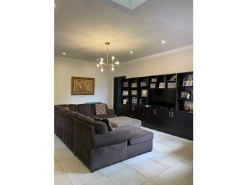 CLAYTON / RES. CLAYTON VILLAGE / 700m2 / 5 HABITACIONES / NATURALEZA
