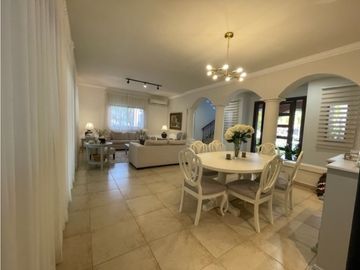 CLAYTON / RES. CLAYTON VILLAGE / 700m2 / 5 HABITACIONES / NATURALEZA