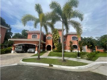 CLAYTON / RES. CLAYTON VILLAGE / 700m2 / 5 HABITACIONES / NATURALEZA