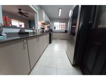 BRISAS DEL GOLF / VILLA ALTA / 4 HABITAC. / 422m2 / AMPLIO JARDN / YG