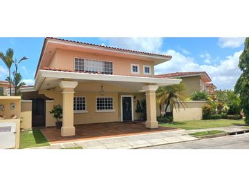 BRISAS DEL GOLF / VILLA ALTA / 4 HABITAC. / 422m2 / AMPLIO JARDN / YG