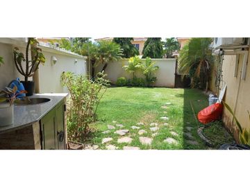 BRISAS DEL GOLF / VILLA ALTA / 4 HABITAC. / 422m2 / AMPLIO JARDN / YG