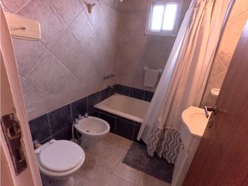 Se alquila por 24 meses depto 3 ambientes zona centro