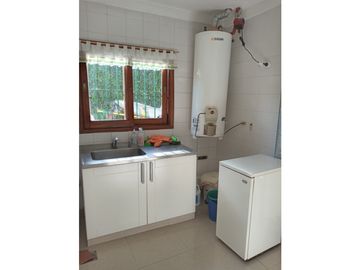 VENTA CHALET EN IMPORTANTE ESQUINA LAPRIDA Y 14 DE JULIO