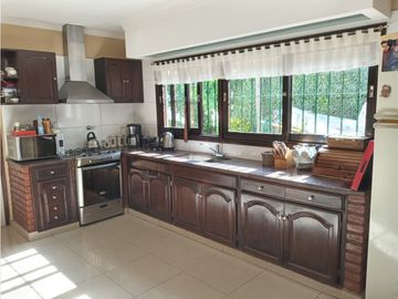 VENTA CHALET EN IMPORTANTE ESQUINA LAPRIDA Y 14 DE JULIO