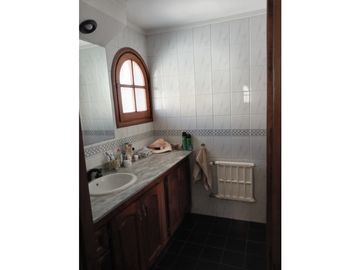 VENTA CHALET EN IMPORTANTE ESQUINA LAPRIDA Y 14 DE JULIO