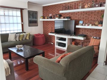 VENTA CHALET EN IMPORTANTE ESQUINA LAPRIDA Y 14 DE JULIO