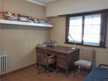 VENTA CHALET EN IMPORTANTE ESQUINA LAPRIDA Y 14 DE JULIO