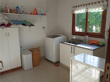 VENTA CHALET EN IMPORTANTE ESQUINA LAPRIDA Y 14 DE JULIO
