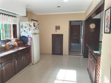 VENTA CHALET EN IMPORTANTE ESQUINA LAPRIDA Y 14 DE JULIO