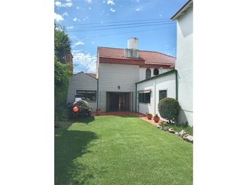 VENTA CHALET EN IMPORTANTE ESQUINA LAPRIDA Y 14 DE JULIO