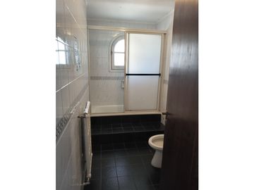 VENTA CHALET EN IMPORTANTE ESQUINA LAPRIDA Y 14 DE JULIO