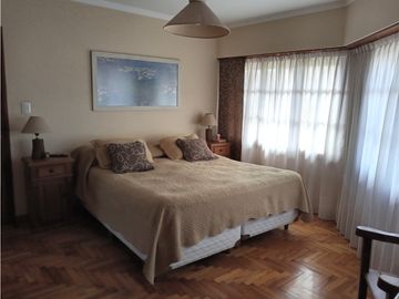 VENTA CHALET EN IMPORTANTE ESQUINA LAPRIDA Y 14 DE JULIO