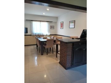 VENTA CHALET EN IMPORTANTE ESQUINA LAPRIDA Y 14 DE JULIO