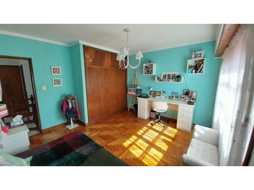 VENTA CHALET EN IMPORTANTE ESQUINA LAPRIDA Y 14 DE JULIO
