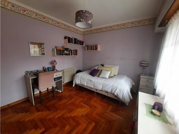 VENTA CHALET EN IMPORTANTE ESQUINA LAPRIDA Y 14 DE JULIO