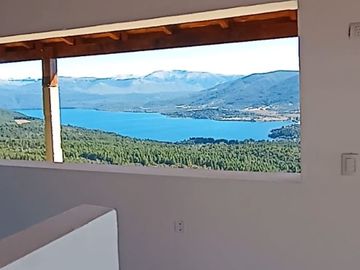 Casa con imponentes vistas a Lago Lolog