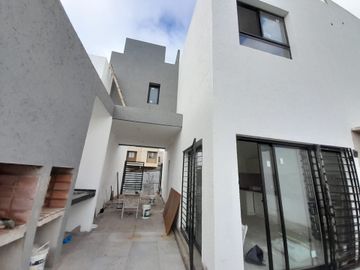 SE VENDE DUPLEX LOMAS DEL CHATEAU