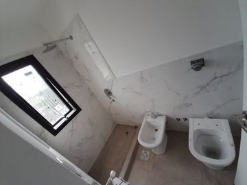 SE VENDE DUPLEX LOMAS DEL CHATEAU