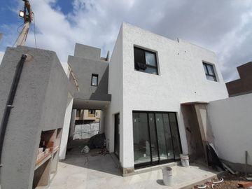 SE VENDE DUPLEX LOMAS DEL CHATEAU