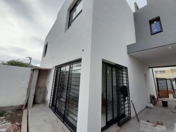 SE VENDE DUPLEX LOMAS DEL CHATEAU