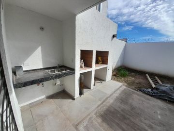 SE VENDE DUPLEX LOMAS DEL CHATEAU