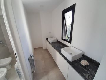 SE VENDE DUPLEX LOMAS DEL CHATEAU
