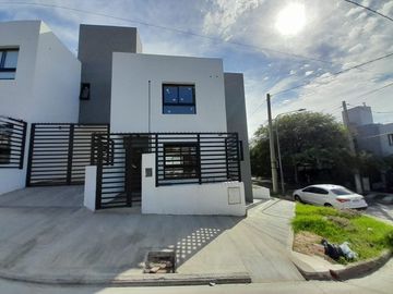 SE VENDE DUPLEX LOMAS DEL CHATEAU