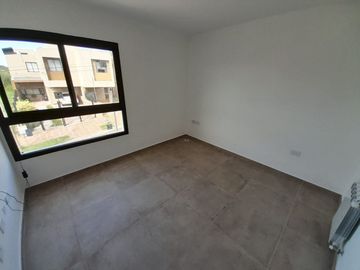 SE VENDE DUPLEX LOMAS DEL CHATEAU
