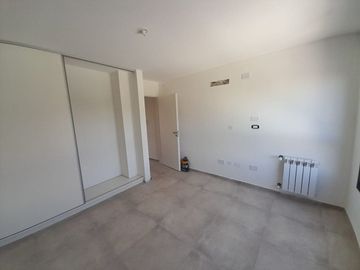 SE VENDE DUPLEX LOMAS DEL CHATEAU