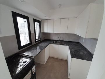 SE VENDE DUPLEX LOMAS DEL CHATEAU