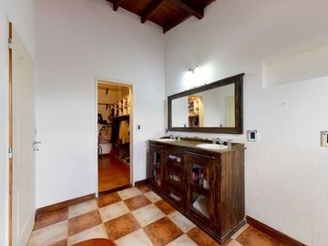 VENTA CASA 5 AMBIENTES EN ITUZAINGO OPORTUNIDAD