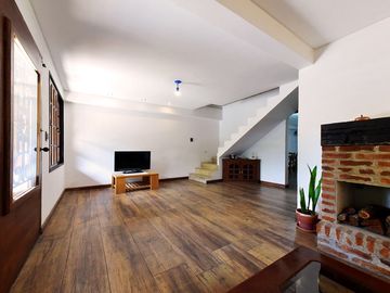 VENTA CASA 5 AMBIENTES EN ITUZAINGO OPORTUNIDAD