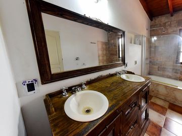 VENTA CASA 5 AMBIENTES EN ITUZAINGO OPORTUNIDAD
