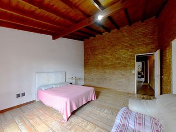 VENTA CASA 5 AMBIENTES EN ITUZAINGO OPORTUNIDAD