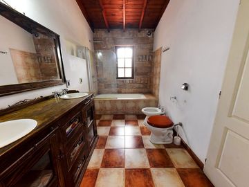 VENTA CASA 5 AMBIENTES EN ITUZAINGO OPORTUNIDAD