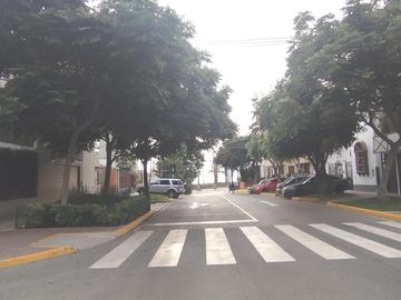 VENTA AMPLIA CASA 226 M2 BARRANCO